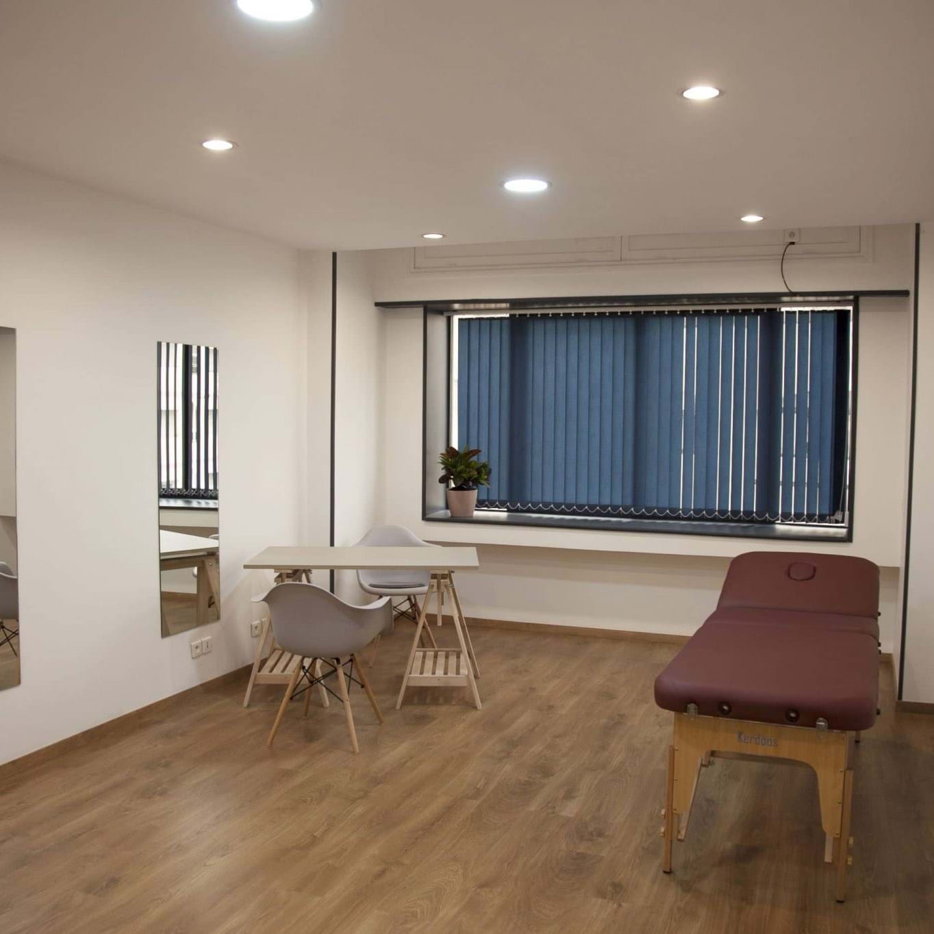 Cabine Metal equipee - location bureau therapeute osteopathe masseur Casablanca