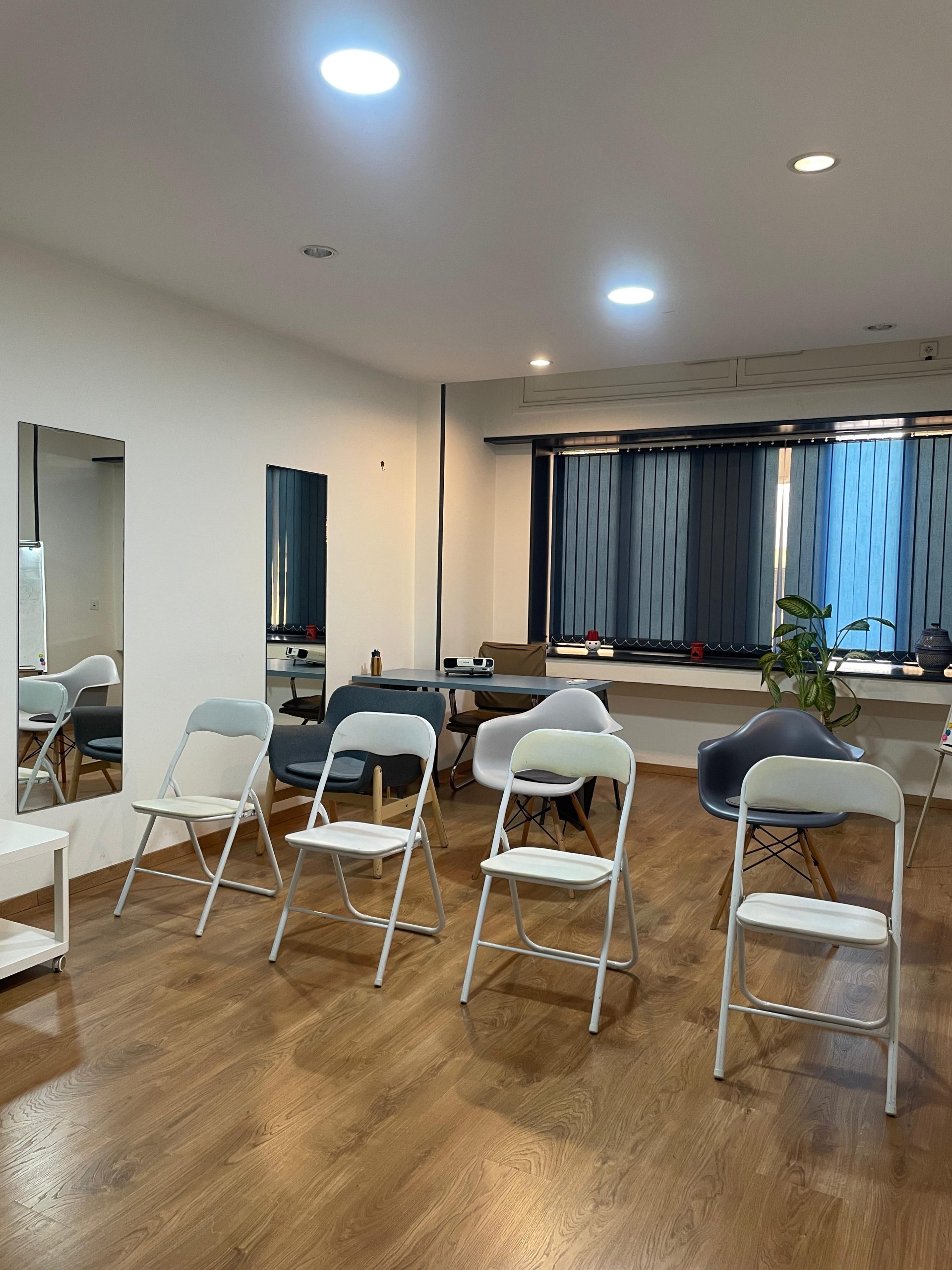 Grande salle de formation et atelier pour praticiens - location a l'heure O29 Casablanca